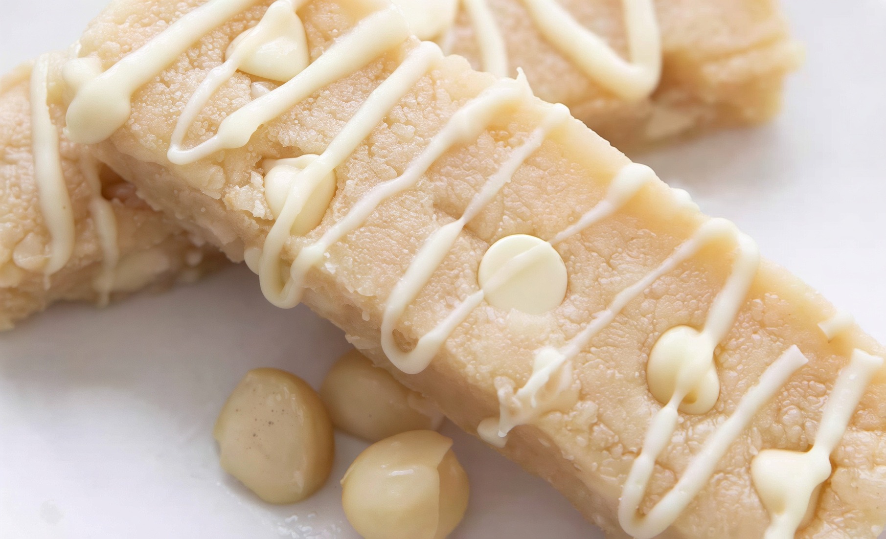 White Chocolate Macadamia Protein Bars (No Bake)