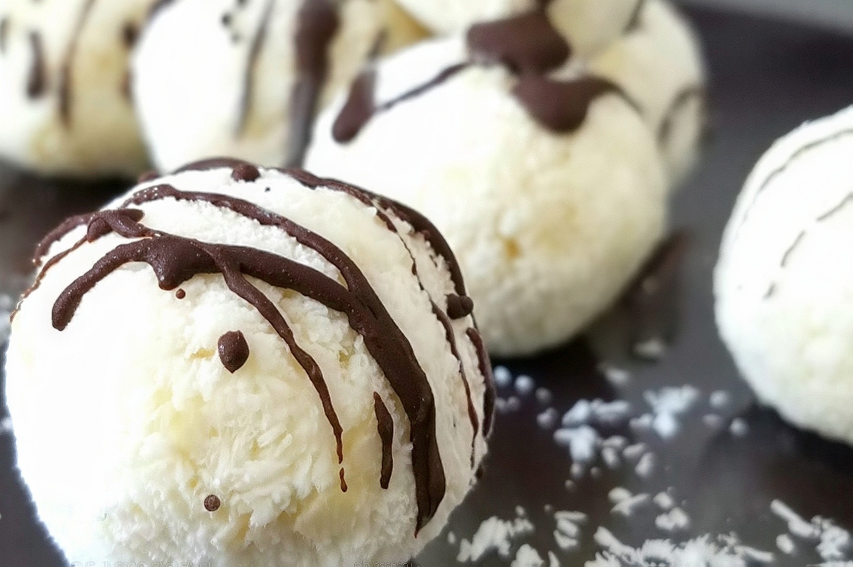 Coconut Protein Fat Bombs